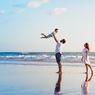 Studi Ungkapkan Manfaat Liburan ke Pantai bagi Kesehatan Mental