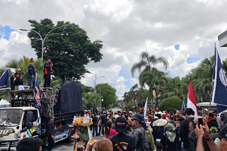Aksi “215” Berlanjut, Massa Desak Gubernur Kaltim Mundur dan Dukung Hak Angket