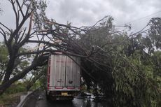 Hujan Deras dan Angin Kencang di Gresik, Rumah Warga Rusak hingga Aliran Listrik Putus