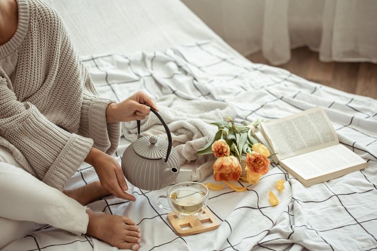 Acha Septriasa menerapkan gaya hidup slow living setelah bercerai dengan Vicky Kharisma. Bagaimana cara menerapkan slow living?