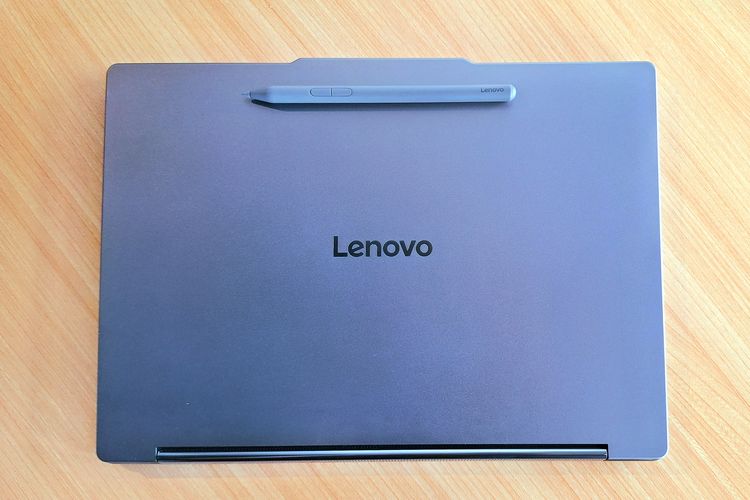 Secara tampilan, laptop tersebut punya desain ramping dalam balutan aluminium dan warna Cosmic Blue yang elegan dan modern.