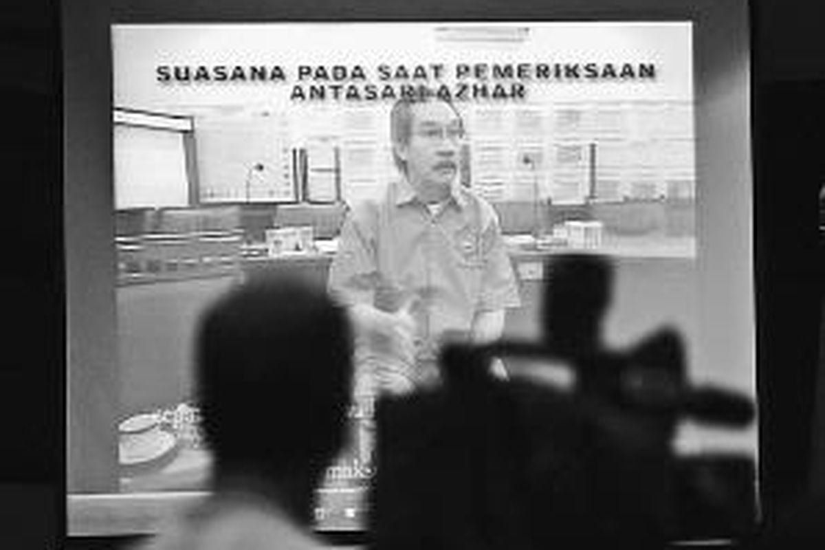 Polisi melalui Kepala Divisi Humas Mabes Polri Inspektur Jenderal Nanan Soekarna merilis bukti rekaman pemeriksaan Antasari Azhar dan Wiliardi Wizard di Mabes Polri, Jakarta, Rabu (11/11).