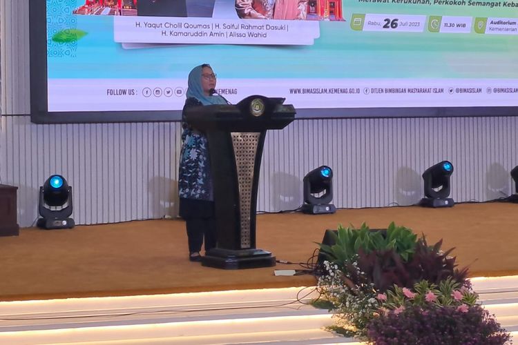 Putri Presiden ke-4 Abdurrahman Wahid atau Gus Dur sekaligus Ketua PBNU Alissa Wahid di Kementerian Agama, Jakarta Pusat, Rabu (26/7/2023). 