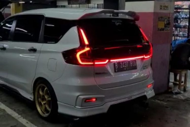 Lampu belakang Suzuki Ertiga modifikasi