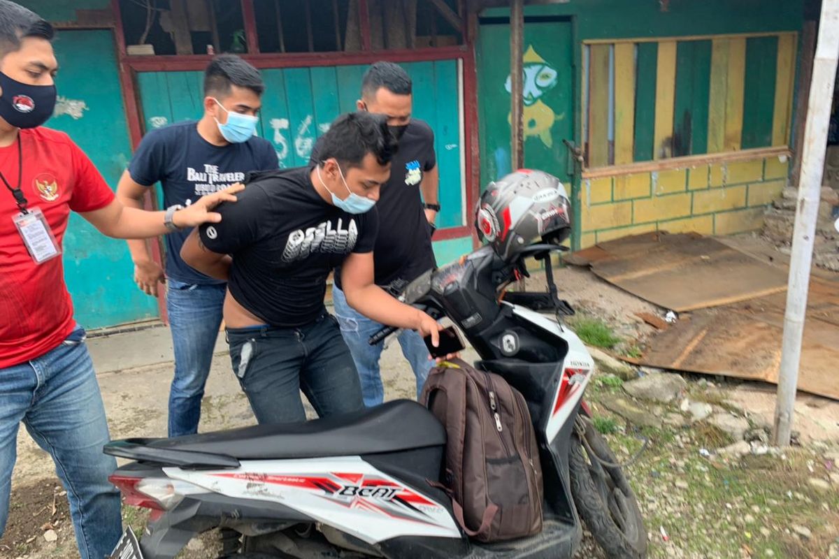 Seorang kurir sabu-sabu berinisial S ditangkap Polres Jakarta Barat di kawasan Kapuk Muara, Penjaringan pada Jumat (22/1/2021).