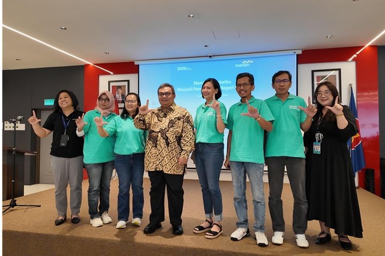 Bank Mandiri menggelar pelatihan bertajuk Mandiri Sahabatku di Konsulat Jenderal Republik Indonesia (KJRI) Johor Bahru, Malaysia, pada Sabtu (24/8/2024).