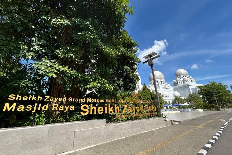 Parkir Depan Masjid Sheikh Zayed Solo Akan Disterilkan, seperti Apa Rencananya? 