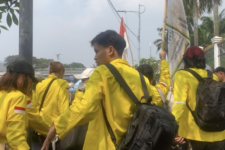 Diadang Polisi Saat Hendak ke Bundaran HI, BEM UI: Kami Tidak Akan Pindahkan Titik Aksi