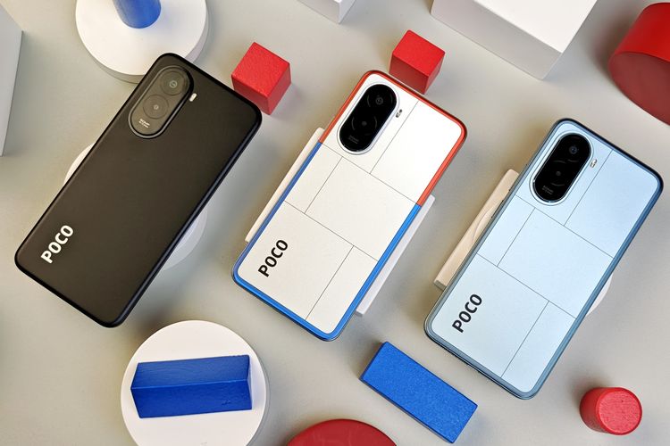 Di Indonesia, Poco M7 ditawarkan dalam tiga varian warna, meliputi Black, Silver, dan Blue. 