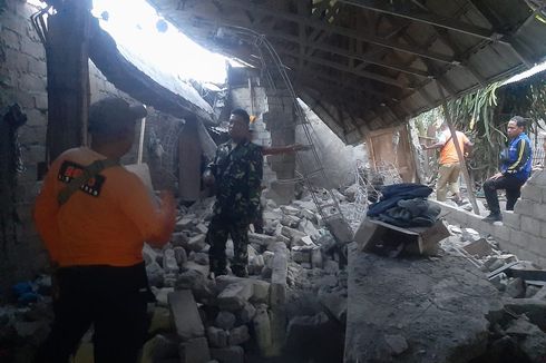 Bangunan Rumah di Situbondo Ambruk akibat Hujan Deras 1 Jam Disertai Angin Kencang