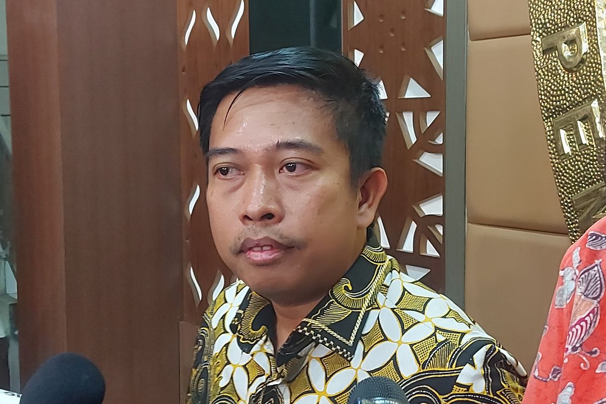 Kepala Divisi Teknis Penyelenggaraan Pemilu KPU DKI Jakarta Dody Wijaya mengungkapkan tiga nama pasangan cagub-cawagub independen saat ditemui di kantornya, Jumat (10/5/2024).