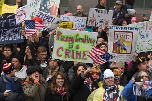 Polisi Tahan 90 Orang Usai Unjuk Rasa Anti-Trump