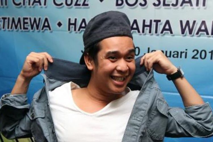 Artis komedi Yoga Syahputra alias Olga Syahputra menghadiri jumpa pers terkait program baru dari TransTV di Gedung TransTV, Jalan Tendean, Jakarta Selatan, Rabu (30/1/2013).