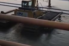Viral, Video Ekskavator Nyangkut di Bawah Jembatan Tanggulangin, Dinputaru Demak: Memang Parkir di Air