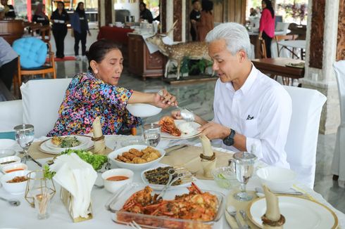 Ganjar Pranowo Makan Siang Bareng Susi Pudjiastuti, Disuguhi Udang Pangandaran