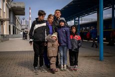 Cerita Pelarian Keluarga Ukraina dari Mariupol, Jalan Kaki Nyaris Sejauh Jarak Jakarta-Subang