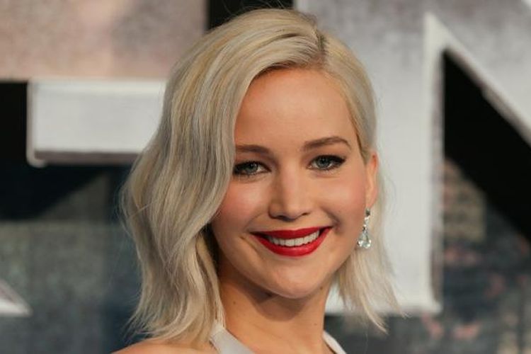 Jennifer Lawrence menghadiri penayangan perdana film X-Men Apocalypse di London, Inggris, Senin (9/5/2016).