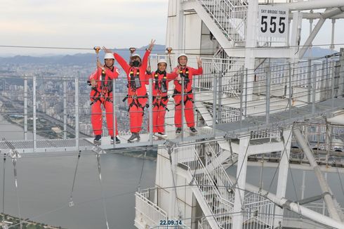 Pengalaman Menegangkan Susuri Jembatan Setinggi 541 Meter di Korea Selatan