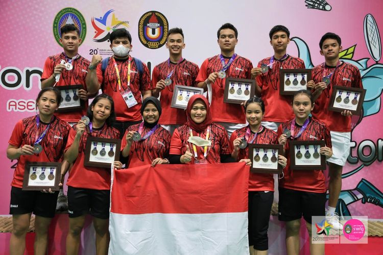 Tim bulu tangkis mahasiswa Indonesia berhasil memperoleh 3 medali emas, 4 medali perak, dan 1 medali perunggu di ajang ASEAN University Games (AUG) yang ke-20.