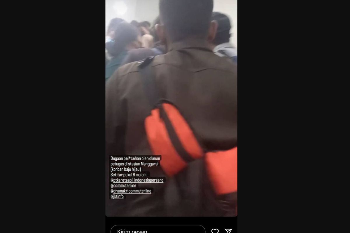 Pelecehan seksual terjadi di dalam KRL pada Selasa (31/1/2023). Peristiwa ini diabadikan oleh salah satu penumpang dan diunggah ke akun Instagram @dramakrlcommuterline