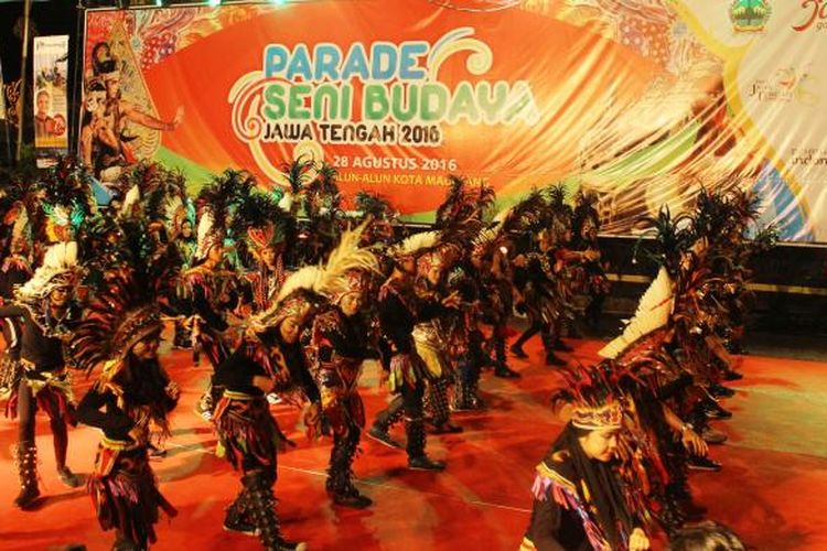 Ilustrasi: Tari Topeng, dari Magelang membuka Parade Budaya Jawa Tengah, dalam perayaan HUT Jawa Tengah ke 66, Minggu (28/8/2016).