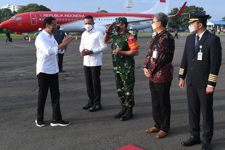 Presiden Jokowi bertolak menuju Kota Gunungsitoli, Rabu (06/07/2022). 