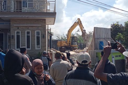 Sebuah Vila di Kota Batu Terpaksa Dirobohkan karena Sengketa, Jadi Tontonan Warga