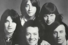 Lirik dan Chord Lagu Too Many People - The Hollies