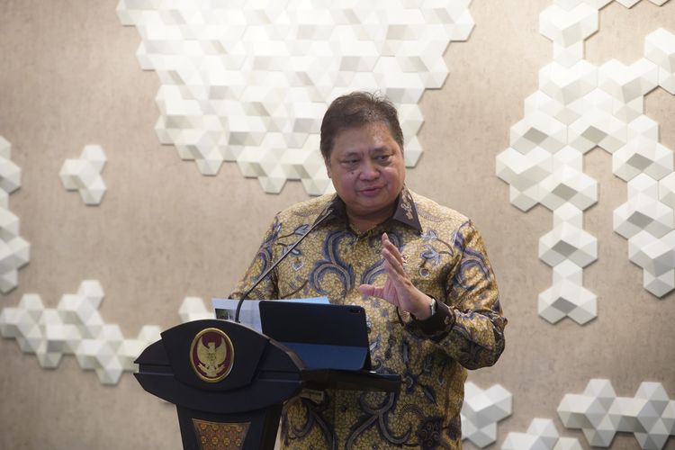 Menteri Koordinator Bidang Perekonomian (Menko Perekonomian) Airlangga Hartarto dalam Konferensi Pers Pertumbuhan Ekonomi Indonesia Triwulan IV-2023, Senin (5/2/2024).