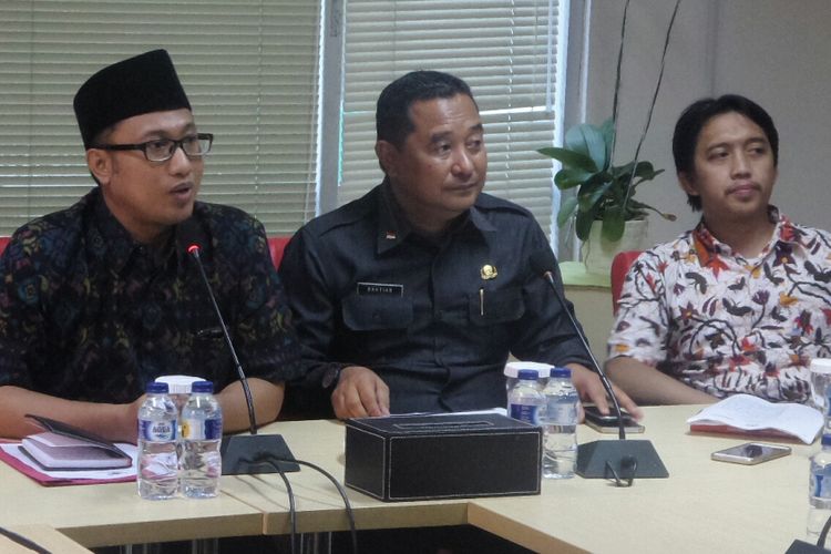 Direktur Eksekutif RPI Benny Sabdo, Direktur Politik Dalam Negeri Kemendagri Bahtiar dan Ketua Departemen Hukum Respublica Political Institute (RPI) Fathuddin saat menjadi pembicara dalam diskusi Respublica Political Institute bertajuk Perppu Ormas dan Ancaman Radikalisme di Megawati Institute, Jakarta Pusat, Selasa (17/10/2017).