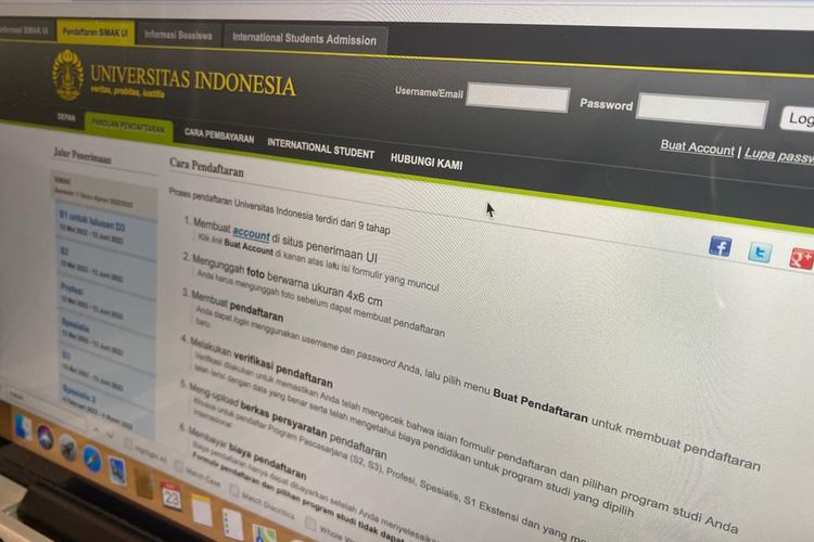 Tampilan website penerimaan.ui.ac.id untuk mengakses informasi pengumuman hasil SIMAK UI 2022.