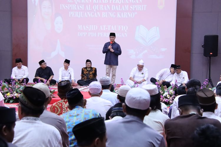 Ketua DPP PDI Perjuangan Ahmad Basarah dalam acara peringatan Nuzul Quran yang diselenggarakan Baitul Muslimin Indonesia (Bamusi) di Masjid At Taufiq, Lenteng Agung, jakarta Selatan, Jumat (29/3/2024) petang.