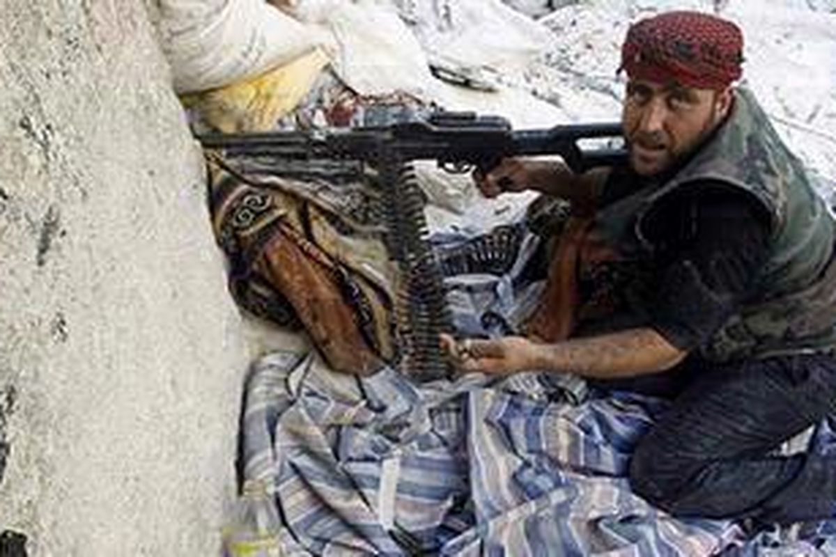 Kelompok pemberontak mengklaim menguasai sebagian besar kota Aleppo.