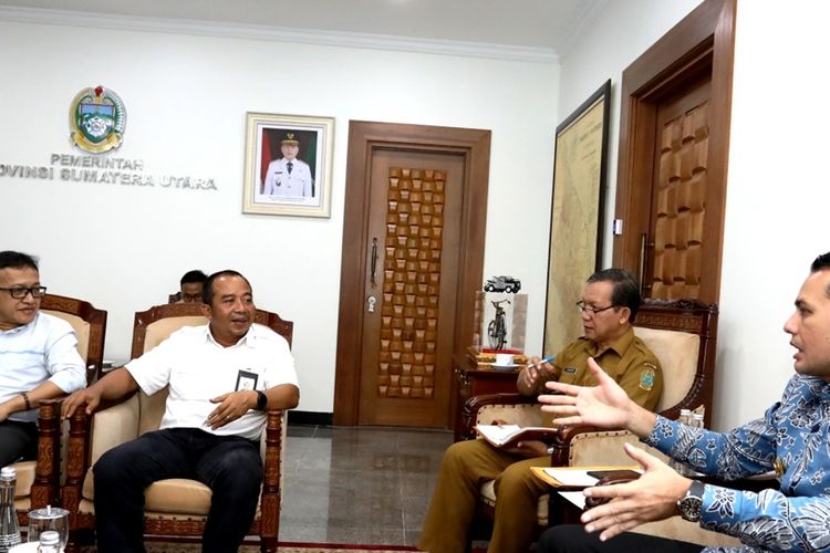 Wakil Gubernur Sumut Musa Rajekshah menerima GM PT PLN UIW Sumut M Irwansyah Putra di ruang kerjanya, Rabu (20/11/2019)