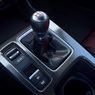 Ini Kesalahan Pengemudi Pemula Saat Pakai Mobil Transmisi Manual