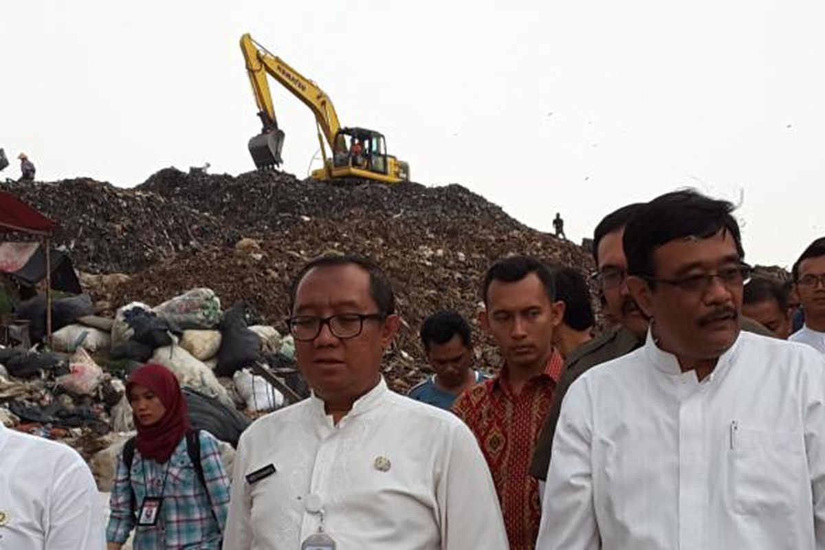 Wakil Gubernur DKI Jakarta Djarot Saiful Hidayat saat meninjau Tempat Pengolahan Sampah Terpadu (TPST) Bantargebang, Bekasi, Kamis (4/8/2016)