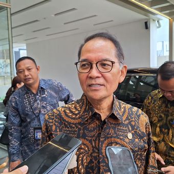 Kepala Eksekutif Pengawas Perasuransian, Penjaminan, dan Dana Pensiun OJK Ogi Prastomiyono  dalam acara Grand Launching Grha AAJI, Jumat (23/1/2026).