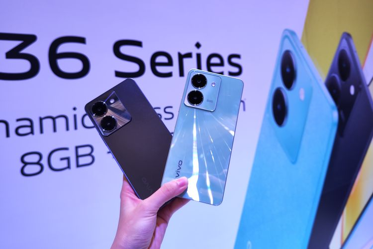 Vivo resmi meluncurkan smartphone terbarunya dari keluarga Y series pada Kamis (25/5/2023) kemarin. Smartphone yang diluncurkan adalah Vivo Y36 dan Vivo Y36 5G. Kedua model sama-sama hadir dengan dua opsi warna, yakni Biru dan Hitam