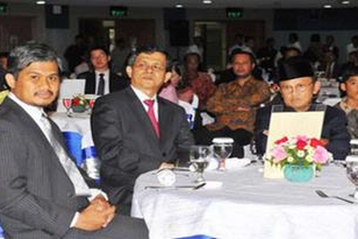 Dr Eko Fajar Nurprasetyo (paling kiri)