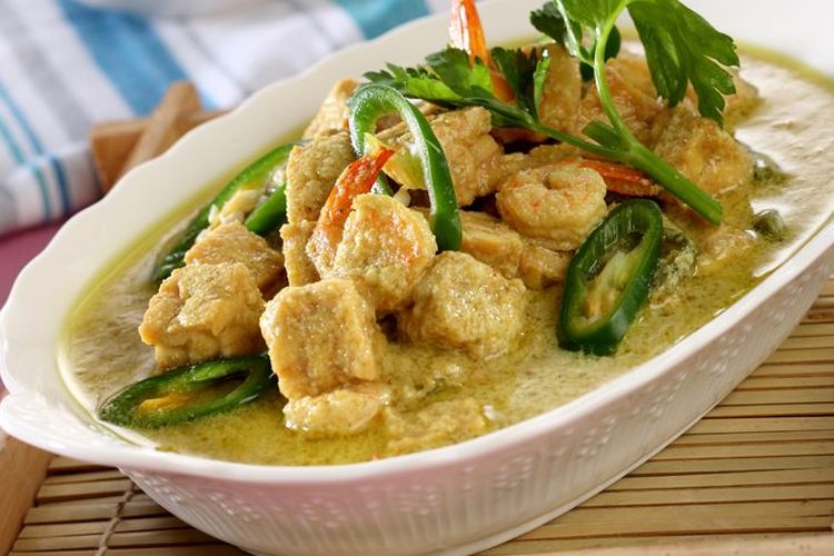 Hidangan sayur tempe segar dan penuh gizi, siap menyempurnakan menu makan siang Anda dengan rasa lezat dan manfaat kesehatan yang melimpah