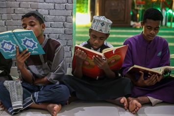 Tadarus Al-Qur'an Bulan Ramadhan di Pesantren Nuu War