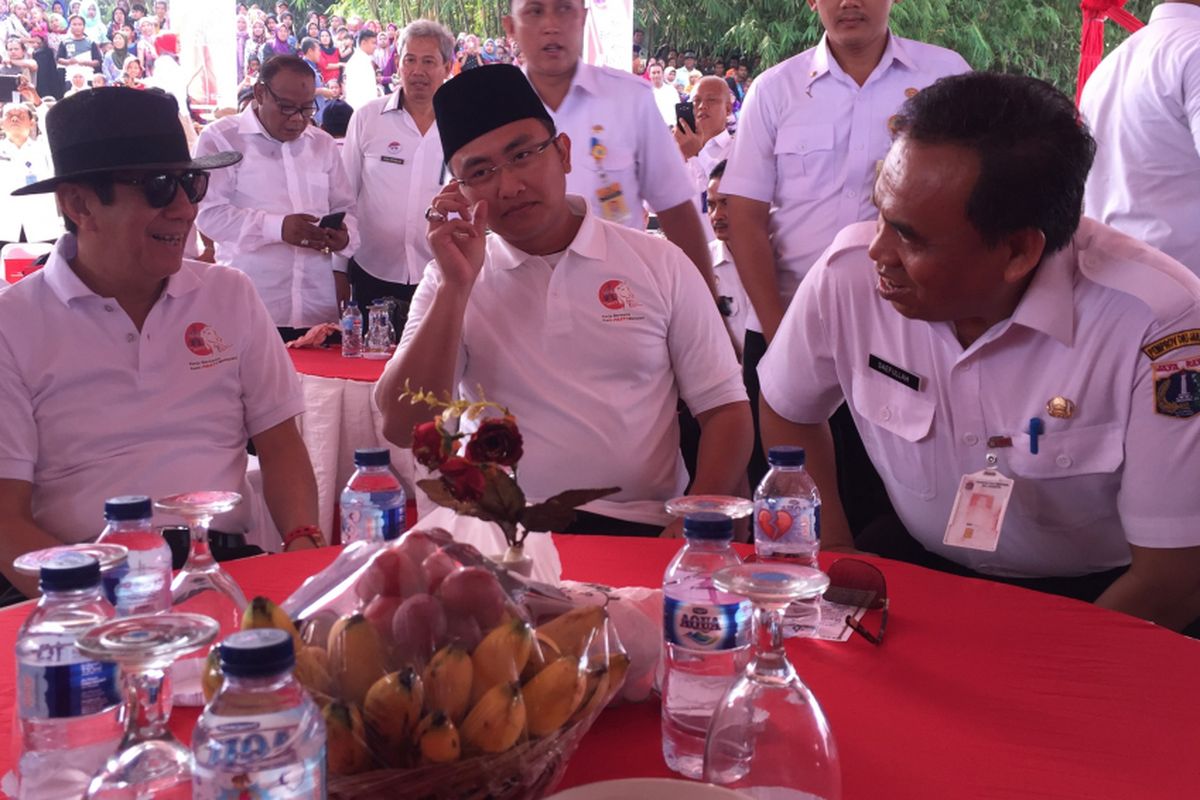 Menteri Hukum dan HAM Yasonna Hamonangan Laoly saat menghadiri acara groundbreaking sekaligus peletakan batu pertama untuk Permukiman Pemasyarakatan Direktorat Jenderal Pemasyarakatan Kementerian Hukum dan HAM di Desa Ciangir, Kecamatan Legok, Kabupaten Tangerang, Rabu (11/10/2017). Acara ini turut dihadiri Sekretaris Daerah DKI Jakarta Saefullah, Wakil Gubernur Banten Andika Hazrumy, dan perwakilan instansi terkait lainnya. 