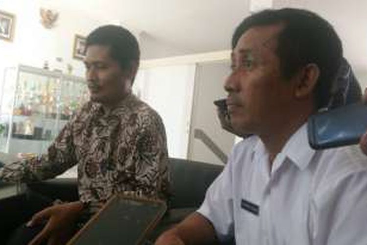 Komisioner Komnas HAM Muhammad NurKhoiron (baju coklat) dan Taufik Hidayat (baju putih) Dirut RSUD Blambangan saat melakukan pertemuan Rabu (21/9/2016)