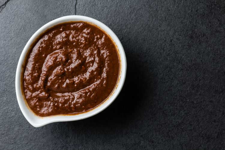 Chili dengan campuran cokelat di dalamnya