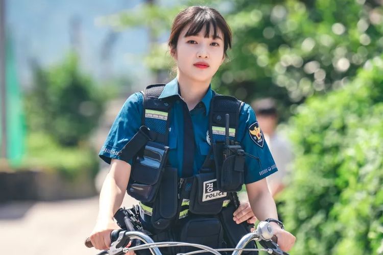 Joy Red Velvet berperan sebagai polisi bernama Ahn Ja Young dalam drama Unexpected Country Diary.