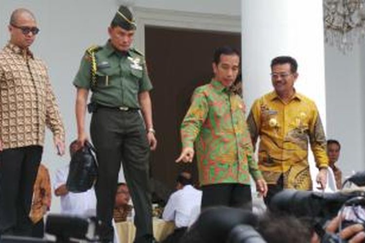 Presiden Joko Widodo di sela-sela acara pertemuan dengan para gubernur di Istana Bogor, Senin (24/11/2014).