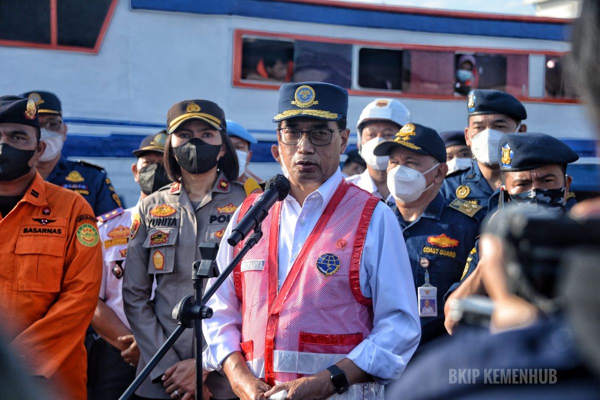 Menteri Perhubungan Budi Karya Sumadi saat meninjau Pelabuhan Muara Angke, Jakarta Utara, Selasa (3/5/2022).