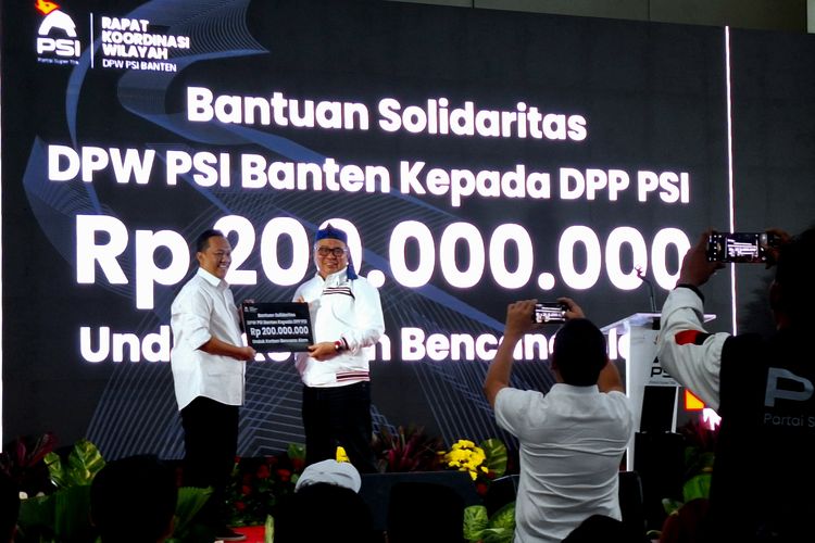 Penyerahan bantuan solidaritas dari DPW PSI Banten yang akan disalurkan bagi korban bencana alam di wilayah Sumatera. Bantuan ini merupakan bentuk kepedulian nyata PSI untuk meringankan beban masyarakat yang terdampak musibah