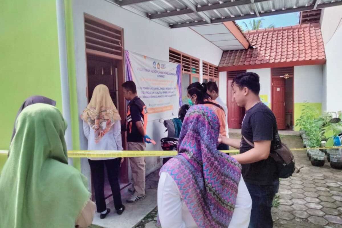 Pencuri beraksi di SD Negeri Kemukus, Padukuhan Kemukus, Kalurahan Tanjungharjo, Kapanewon Nanggulan, Kulon Progo, Daerah Istimewa Yogyakarta. Pencuri membawa lari laptop, HP, dompet dan uang dari ruang guru sekolah.