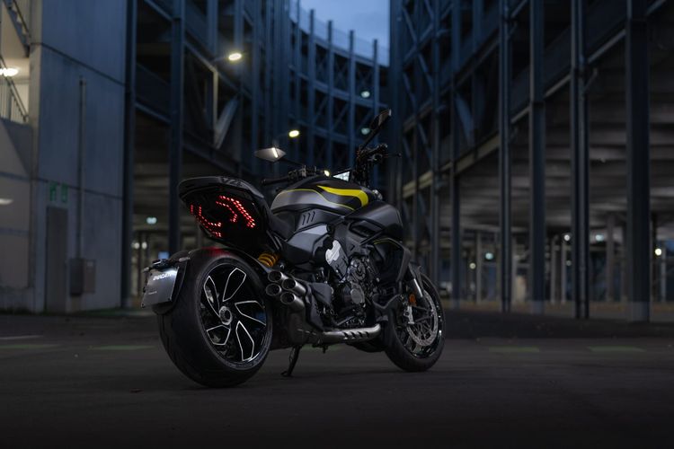 Ducati Diavel V4 2025